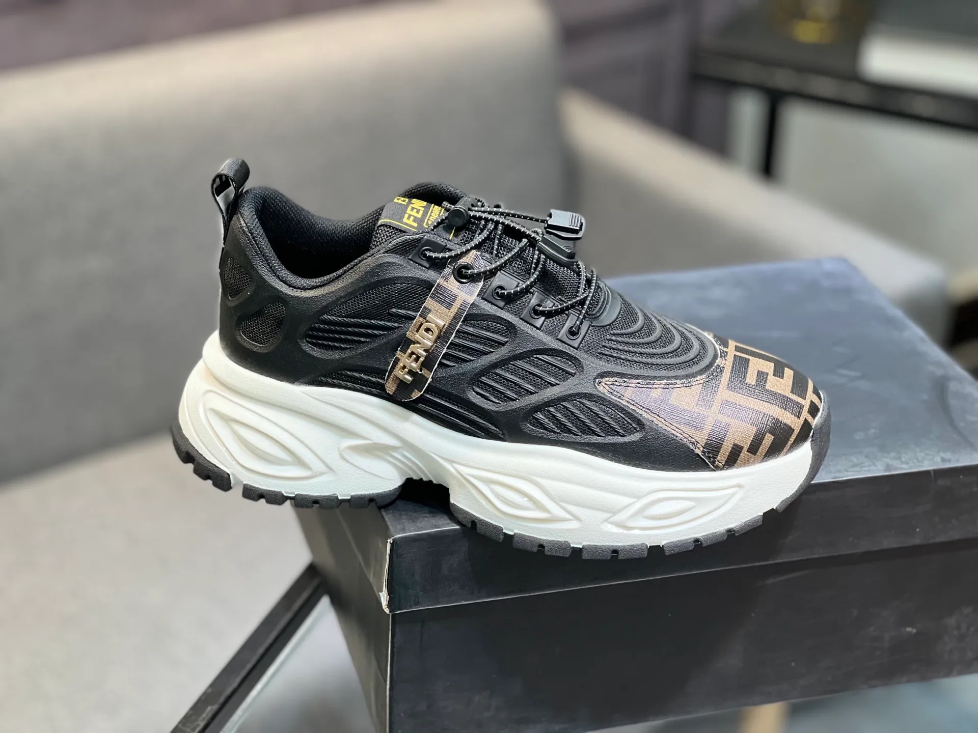 Men's men's shoes 💰440 [FENDI] new 🙈 casual shoes with first-class workmanship, 💪💪💪cowhide uppers ➕ genuine leather feet, 👻suitable for all kinds of travel! Number of yards 38-44